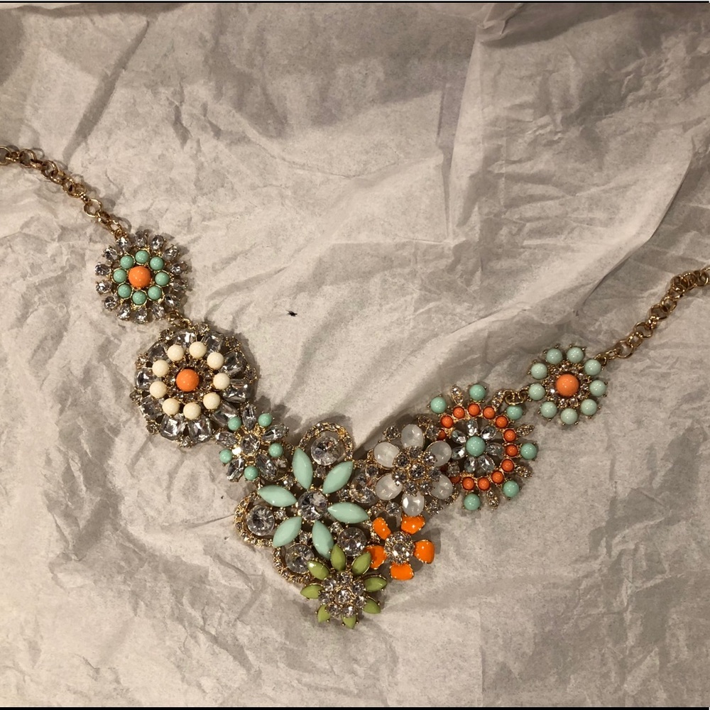 ❗️NWT❗️BP Floral gem statement necklace